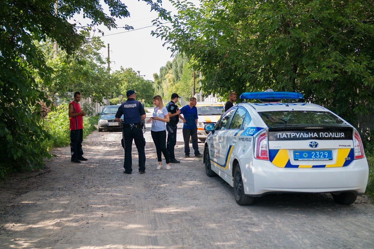 2 августа патрульные задержали группу из троих мужчин и женщины 2 августа патрульные задержали группу из троих мужчин и женщины