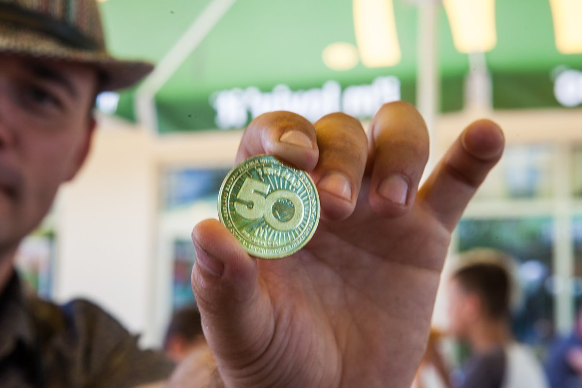 Для акции изготовили 6,2 миллиона сувенирных монет