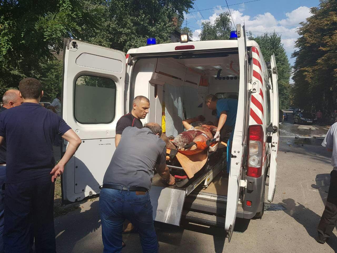 Мужчина выжил, однако сильно пострадал Мужчина выжил, однако сильно пострадал