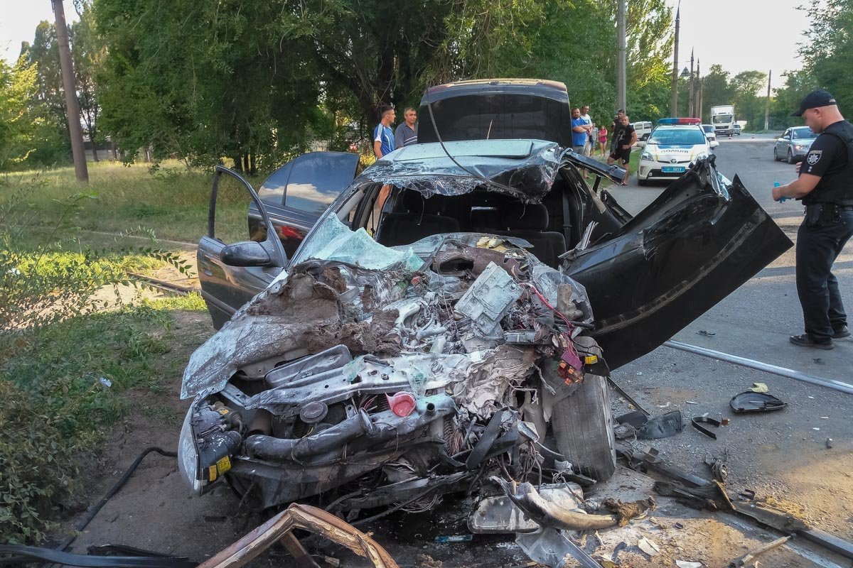В инциденте пострадал водитель и двое пассажиров авто В инциденте пострадал водитель и двое пассажиров авто