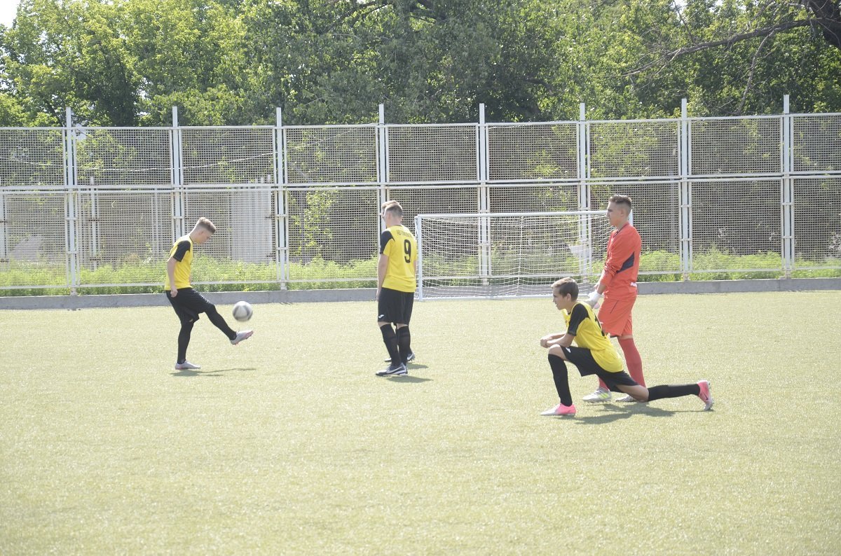 Юные автомобилисты готовятся к матчу