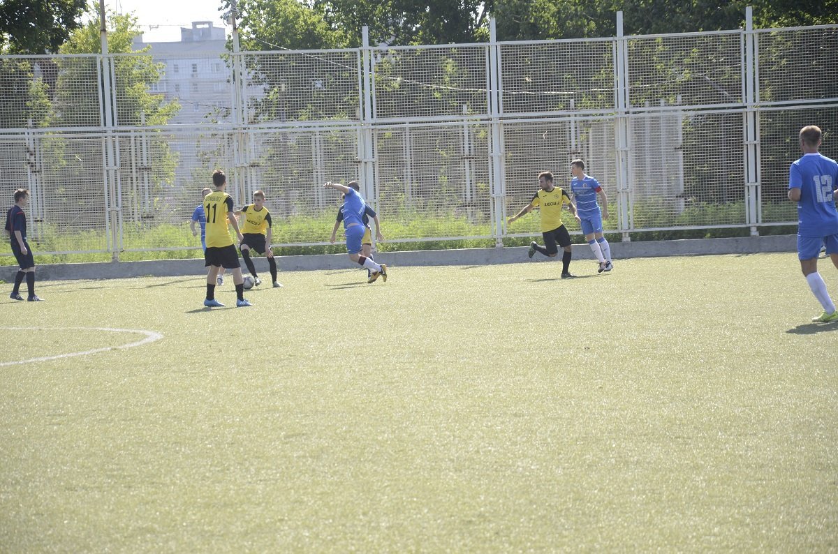 В Днепре прошло необычное дерби между патрульными и автомобилистами 9