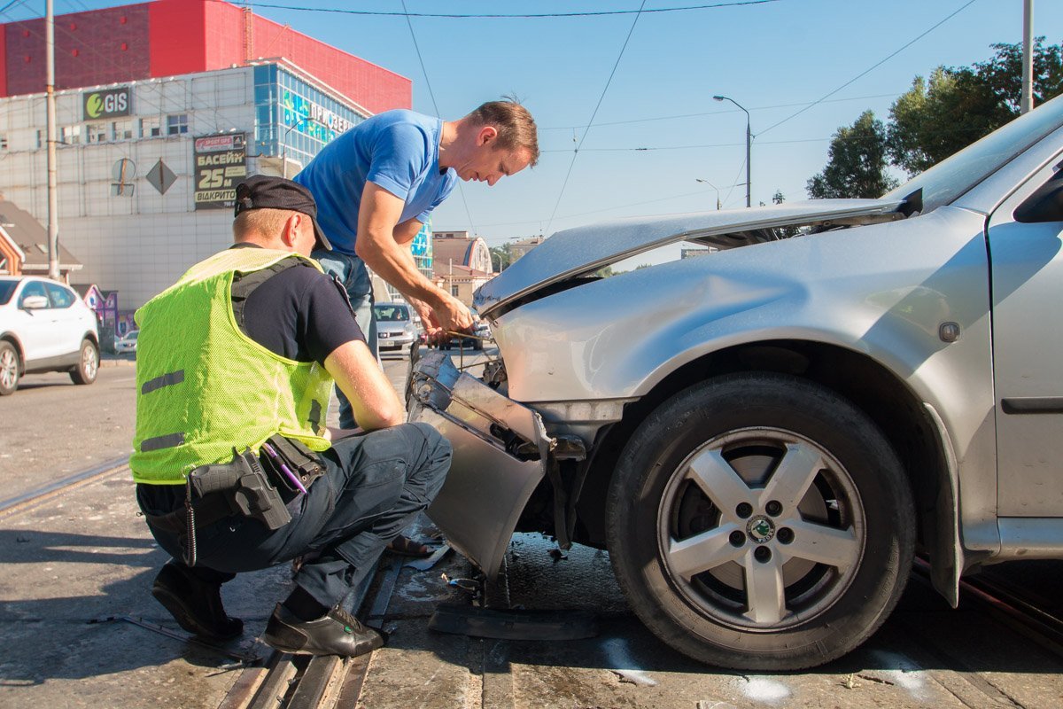 У авто полностью отпал бампер У авто полностью отпал бампер