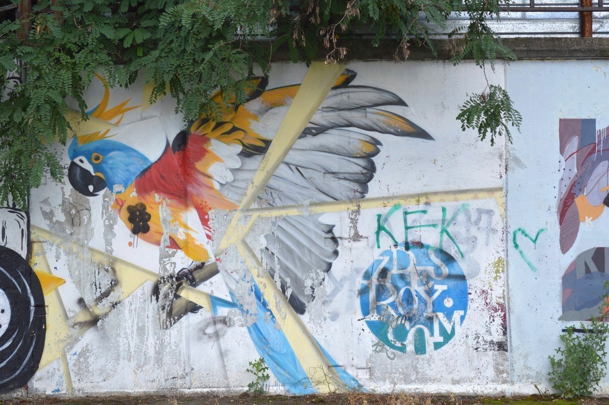 Многие граффити уже давно пора обновить