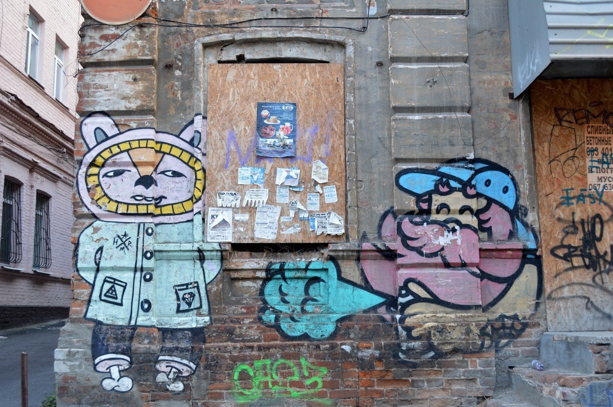 Улица Мечникова и ее безногий зайчик с уже знакомым всем викингом