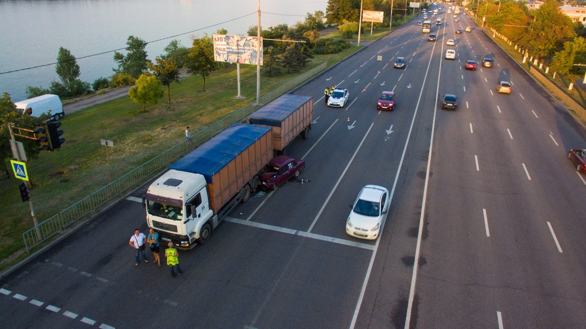 На месте работают сотрудники патрульной полиции