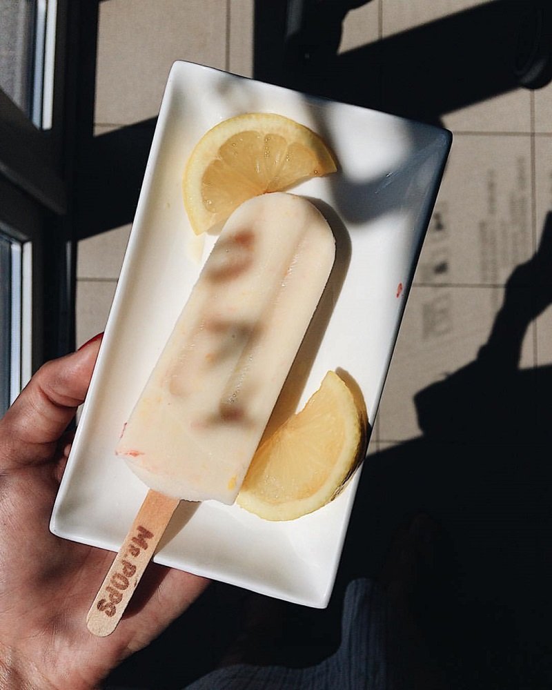 Cтильная и необычная подача мороженого Cтильная и необычная подача мороженого