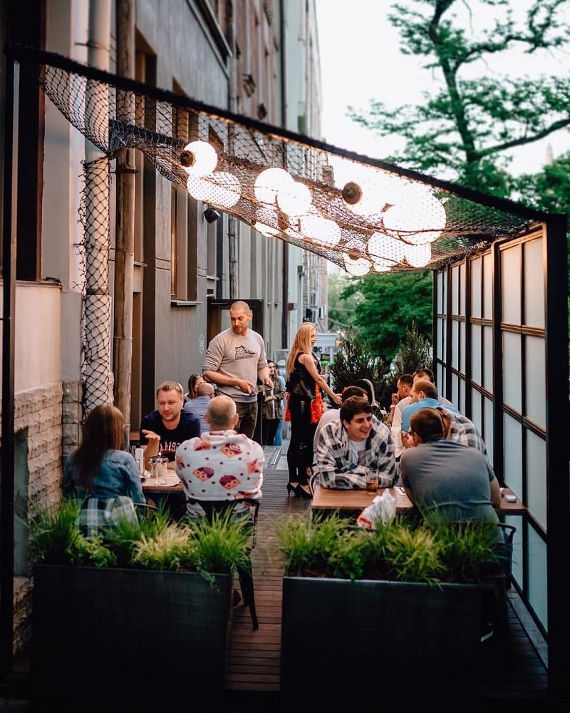 Здесь всегда в меру шумно Здесь всегда в меру шумно