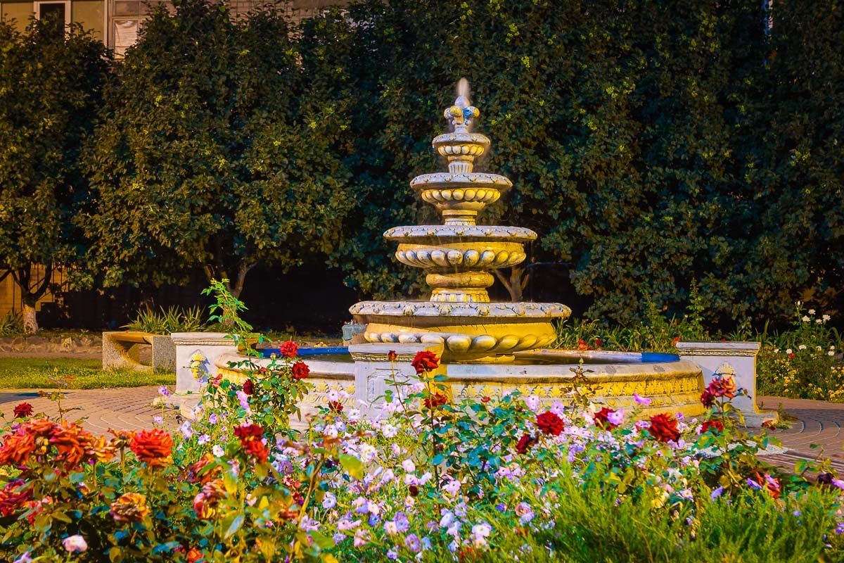 Цветы, прекрасные в любое время, наполняют воздух волшебным благоуханием