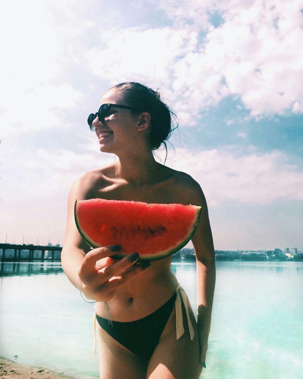 Лето это когда много арбузов и улыбок