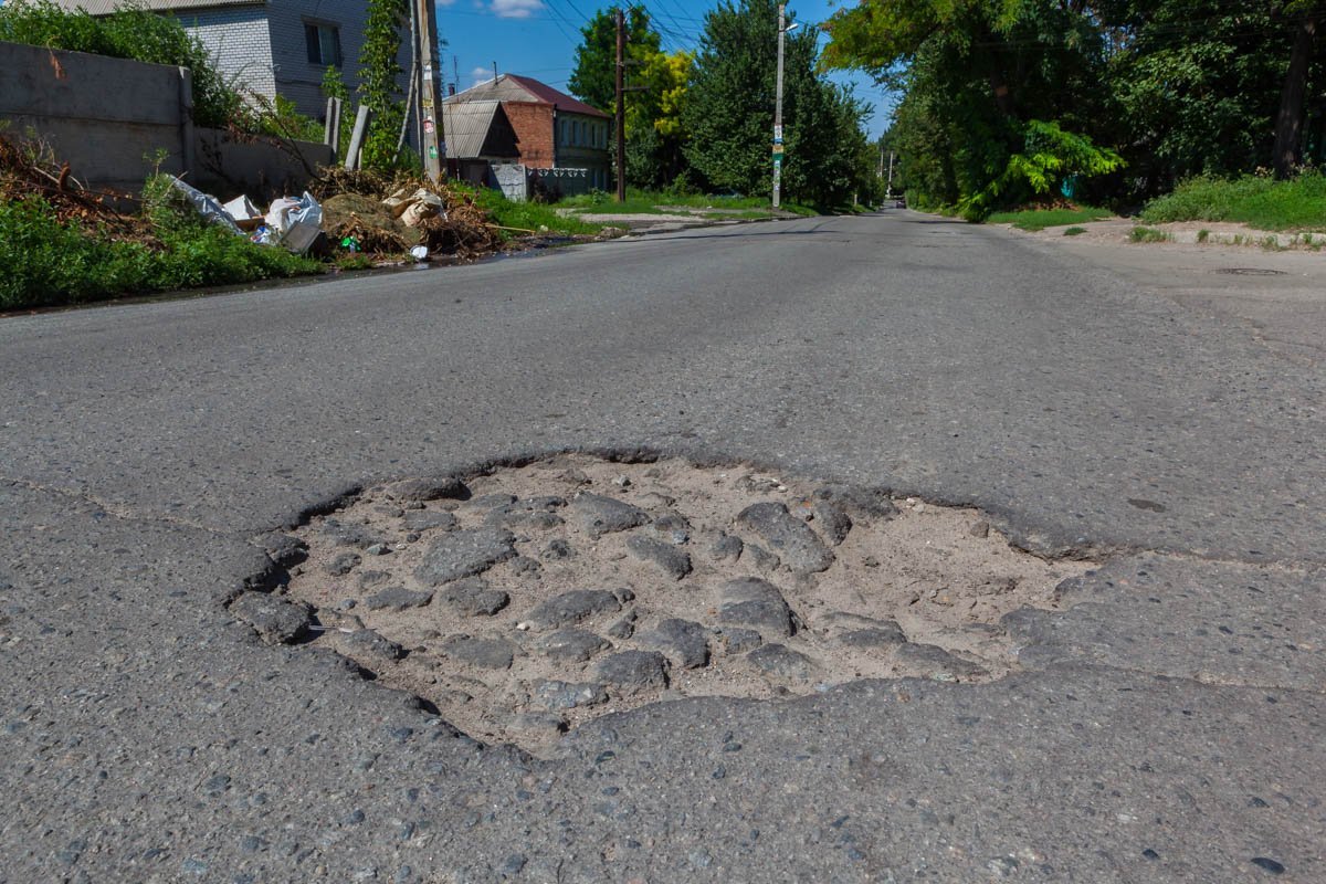 Автомобилистам стоит ехать по этой улице осторожно Автомобилистам стоит ехать по этой улице осторожно