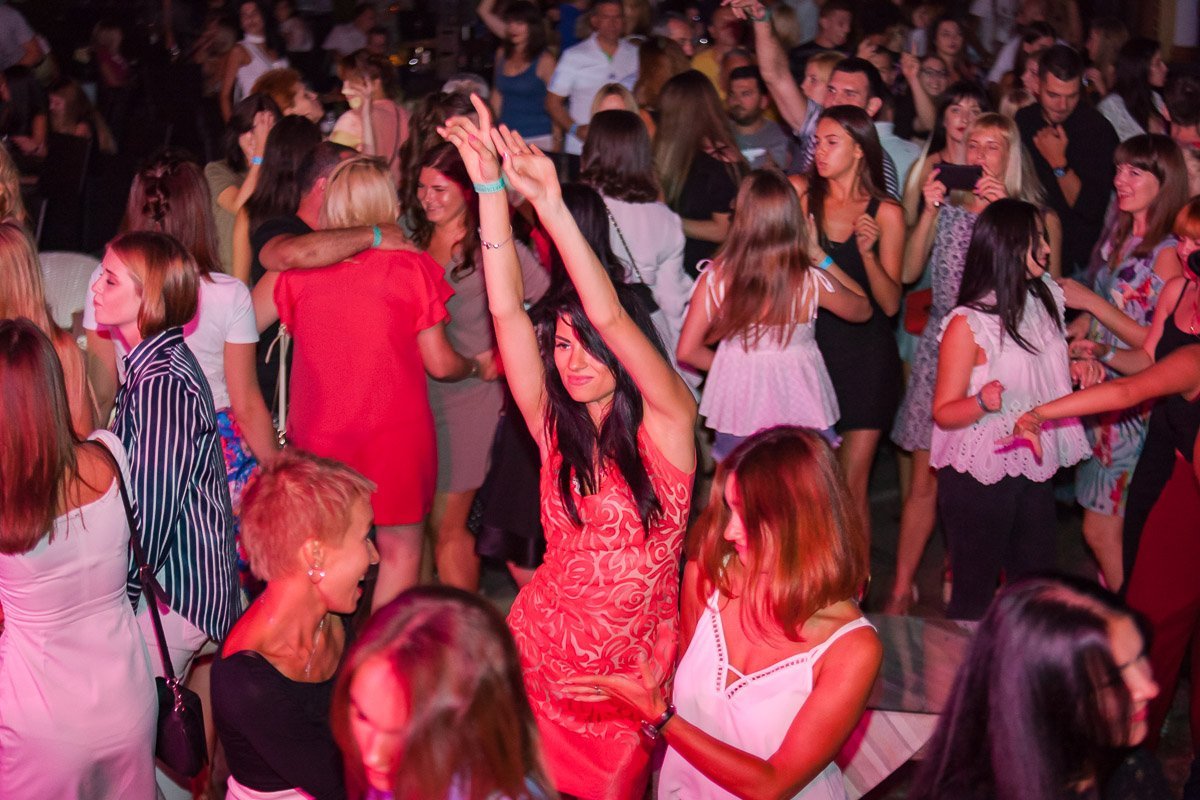 Танцы под хиты Eneli