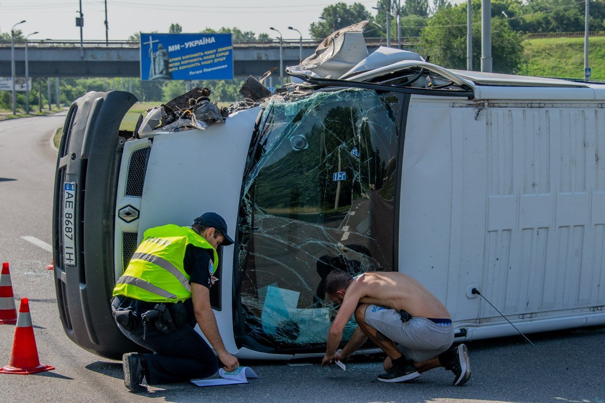 На место происшествия работали сотрудники патрульной полиции На место происшествия работали сотрудники патрульной полиции