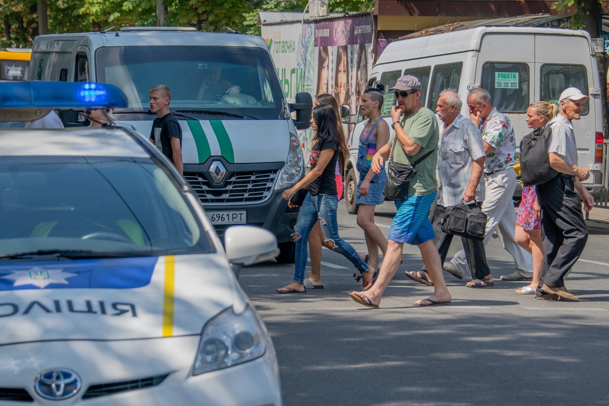 Женщина пожаловалась на боль в ноге Женщина пожаловалась на боль в ноге