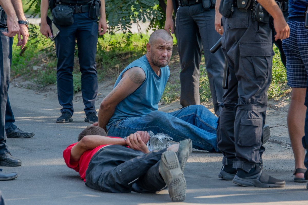 Мужчина все твердил, что он не виноват в происходящем Мужчина все твердил, что он не виноват в происходящем
