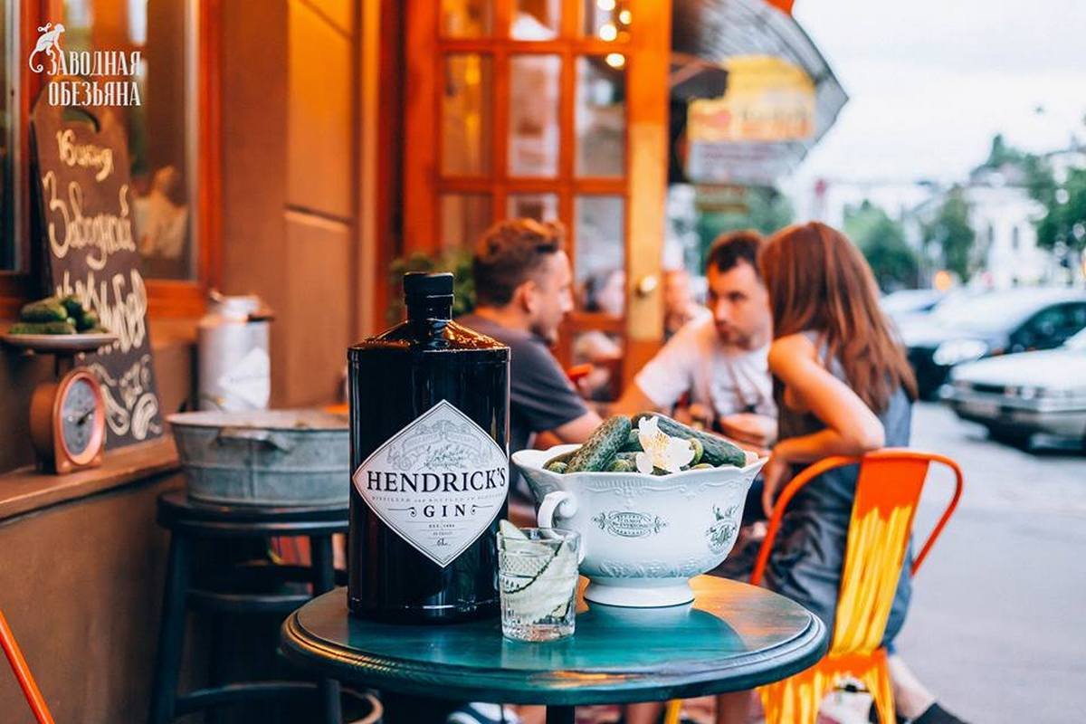 Яркий дизайн и необычные коктейли Яркий дизайн и необычные коктейли