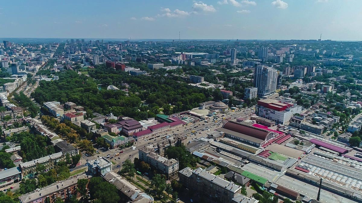 Официально "Озерка" считается коллективным предприятием, однако многие сетуют на то, что ею до сих пор владеют "бандиты" из 90-х Официально "Озерка" считается коллективным предприятием, однако многие сетуют на то, что ею до сих пор владеют "бандиты" из 90-х