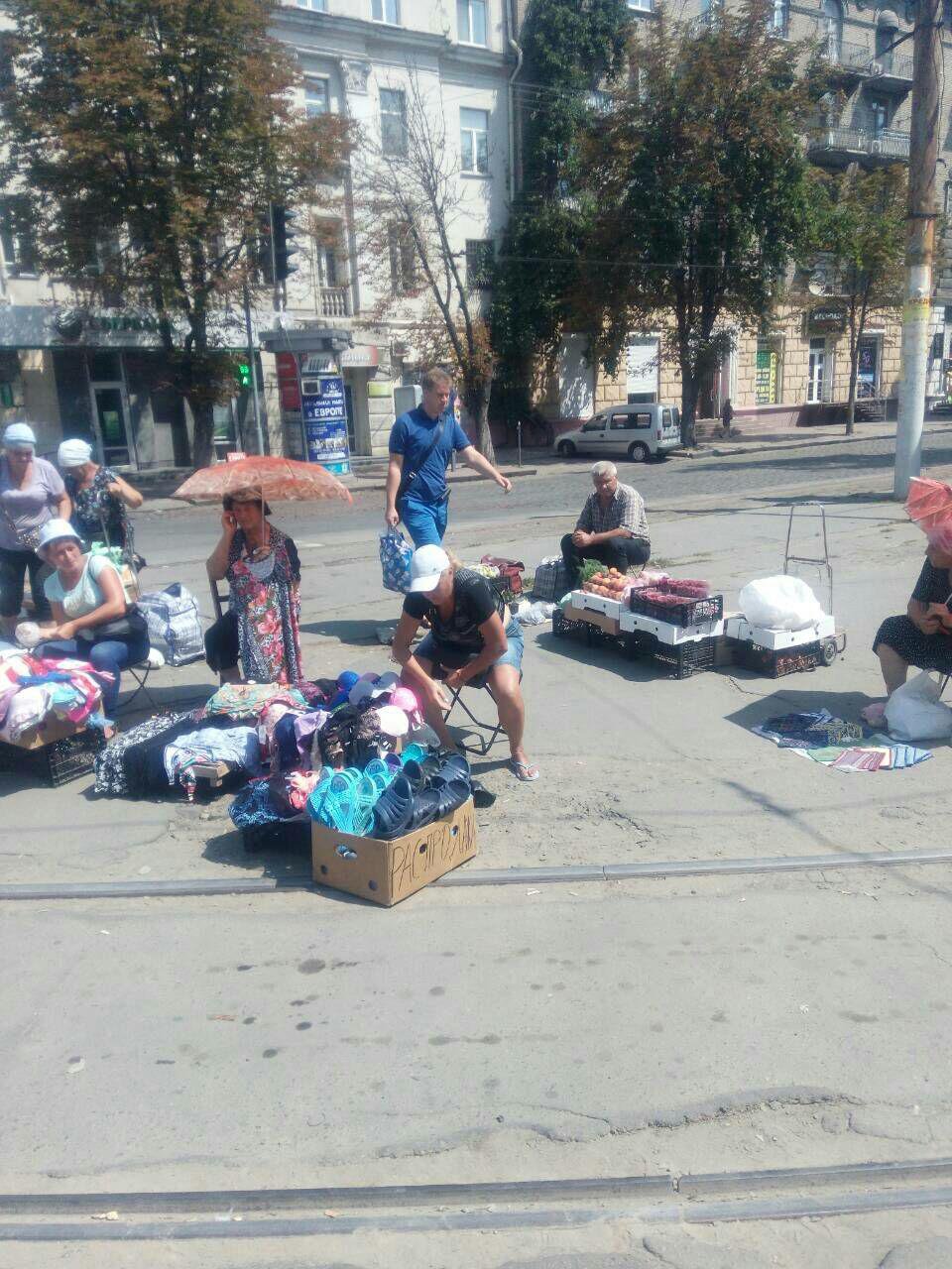 Где лучшие покупатели? У нас в трамвае Где лучшие покупатели? У нас в трамвае