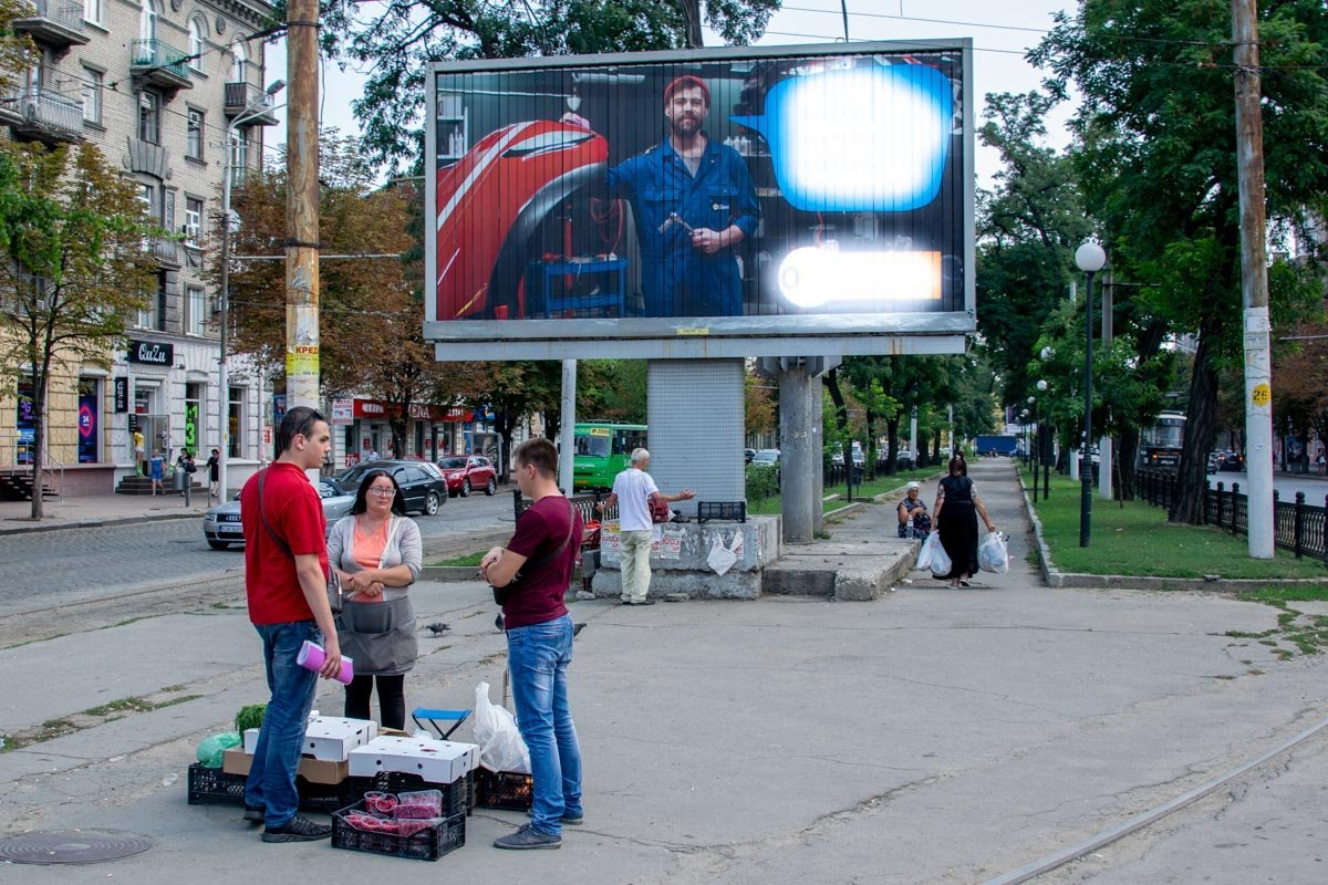 Остановить трамвай. Заставить пассажиров выйти. Продать им укроп. Profit. Остановить трамвай. Заставить пассажиров выйти. Продать им укроп. Profit.