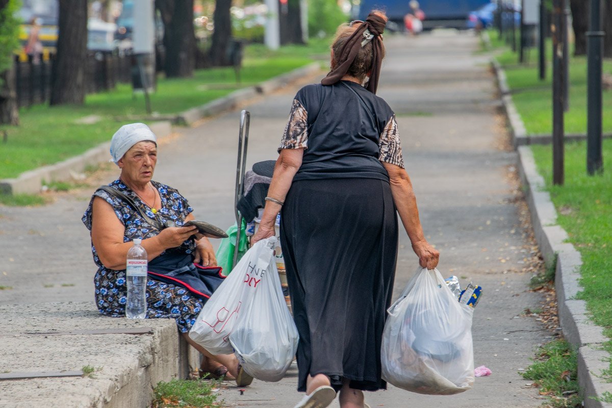 Я просто прохожу мимо, какой такой базар? Я просто прохожу мимо, какой такой базар?