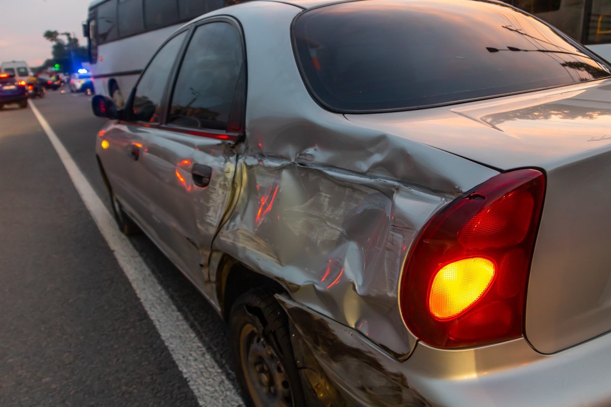 Изначально грузовик задел Lanos Изначально грузовик задел Lanos