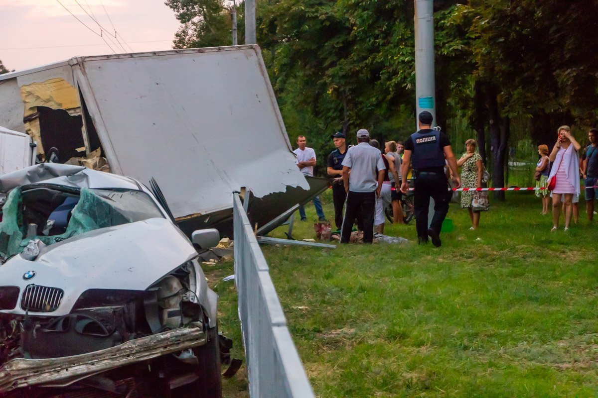 Полицейские следят за порядком Полицейские следят за порядком