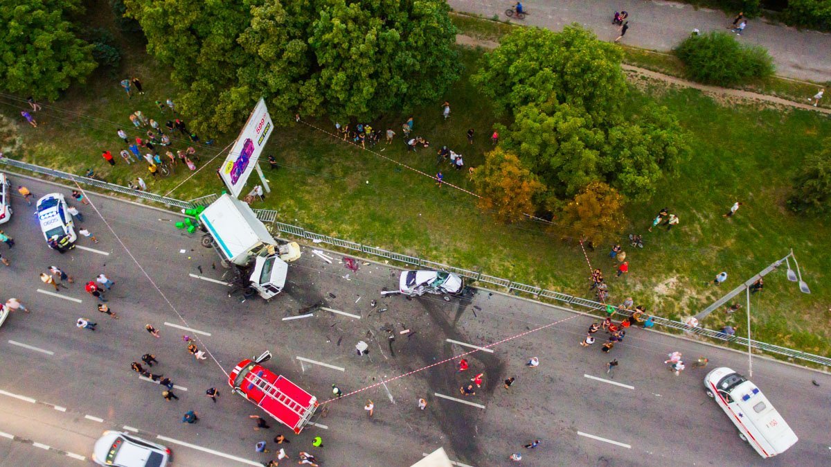 Правоохранители оградили территорию  Правоохранители оградили территорию