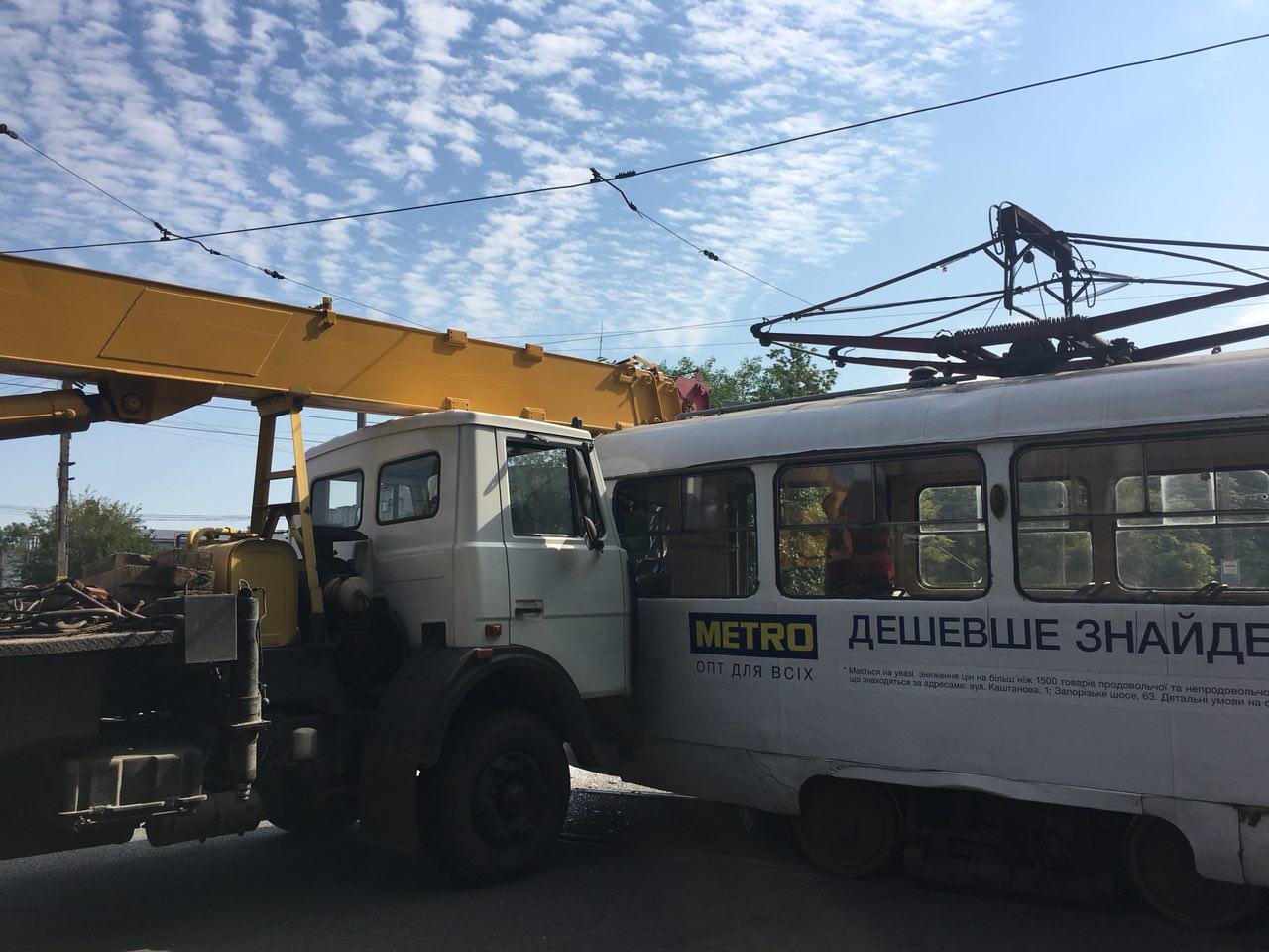 На Любарского столкнулись автокран и трамвай