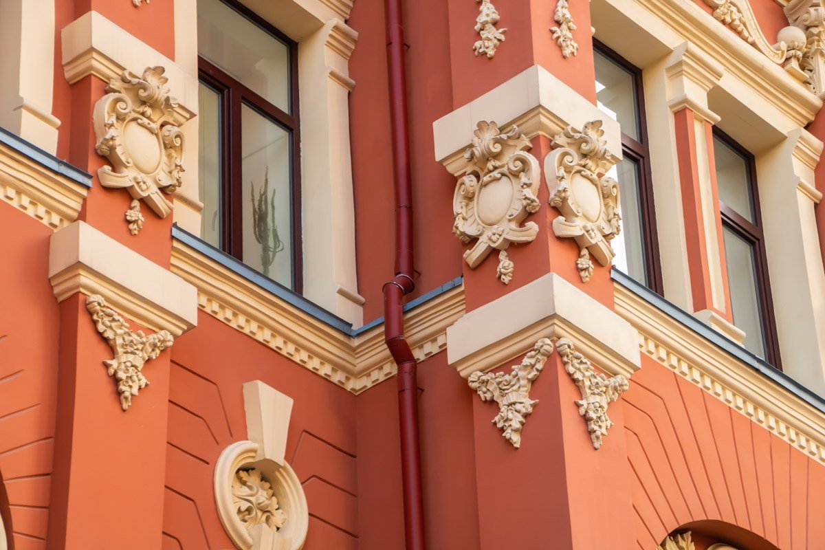 Будто под линеечку