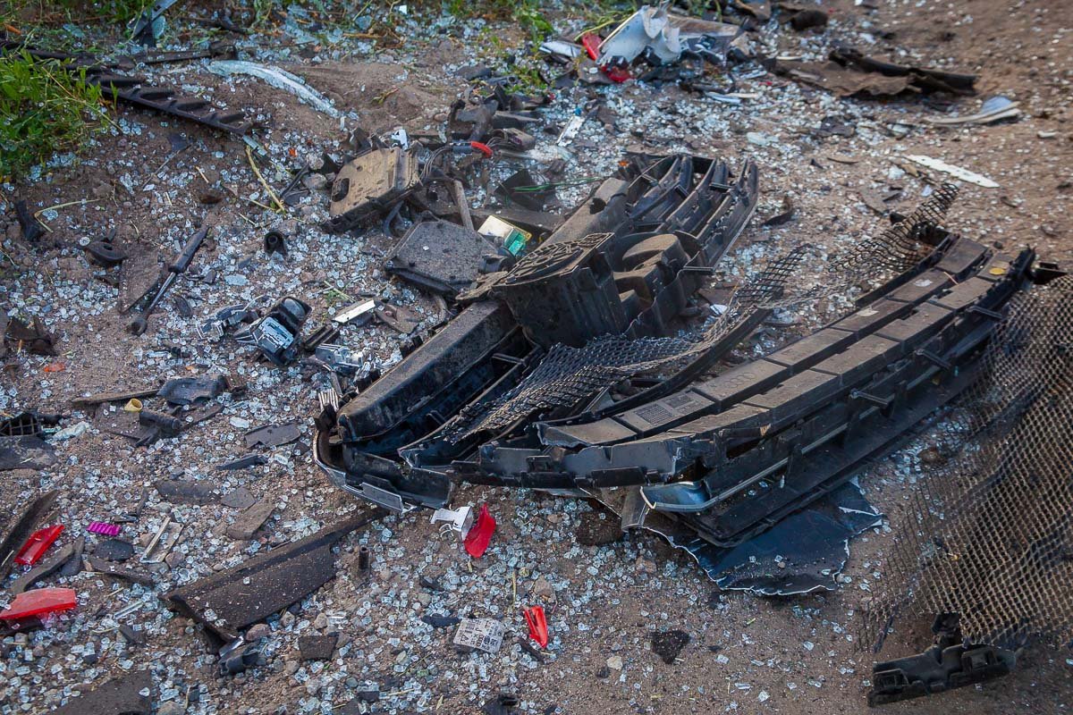 Из автобуса вылетели инструменты Из автобуса вылетели инструменты