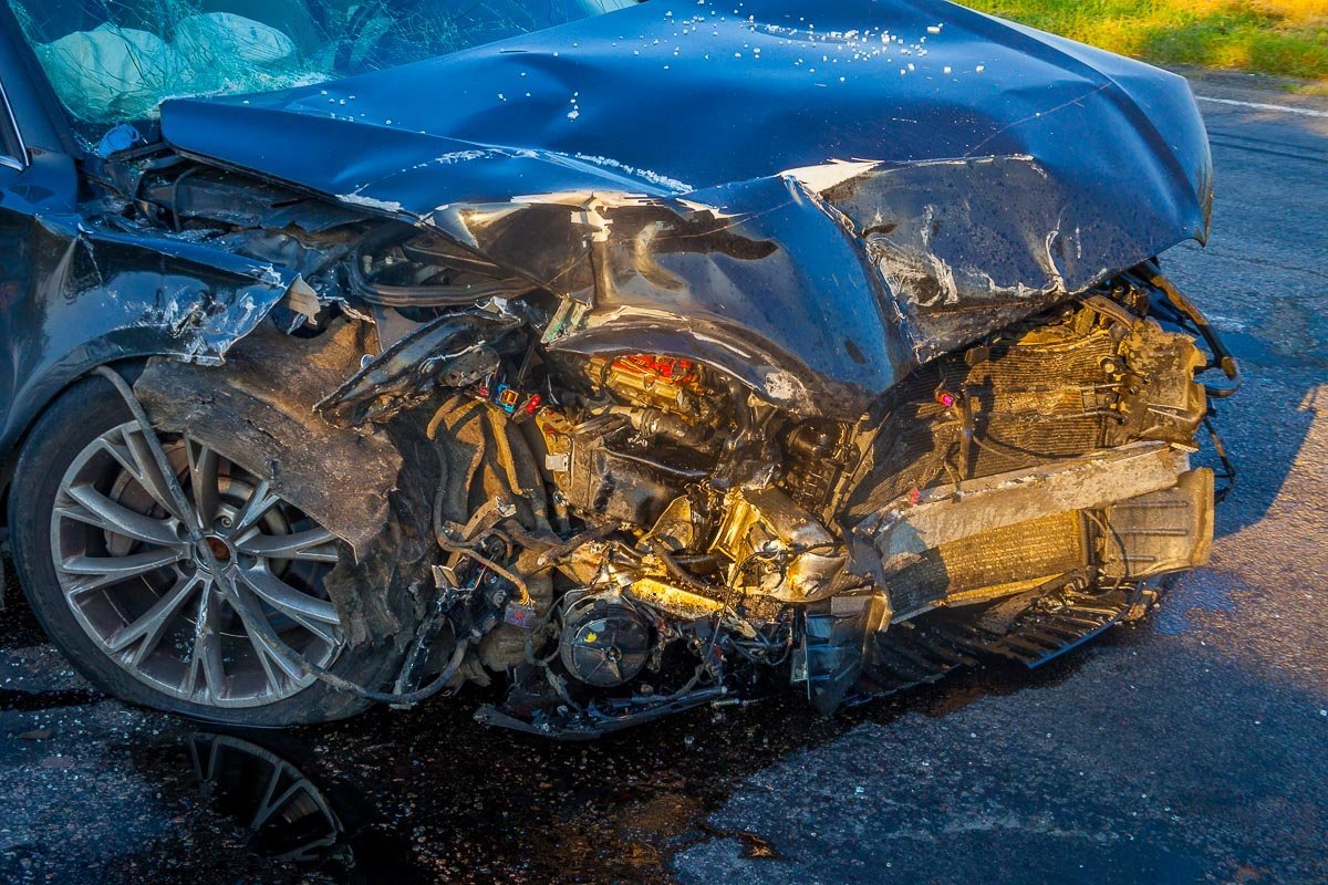 На Полтавском шоссе между Лобойковкой и Елизаветовкой столкнулись автомобиль Audi и автобус с пассажирами На Полтавском шоссе между Лобойковкой и Елизаветовкой столкнулись автомобиль Audi и автобус с пассажирами