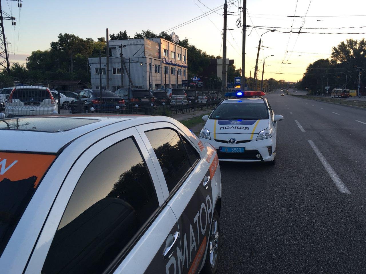 На месте работают сотрудники патрульной полиции