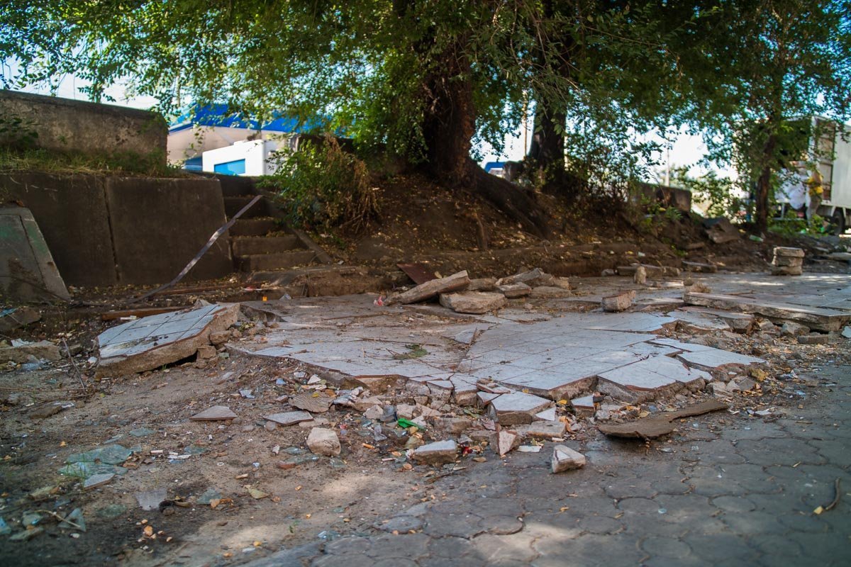 12 и 17 июля на улице Бердянской снесли ряд МАФов 12 и 17 июля на улице Бердянской снесли ряд МАФов