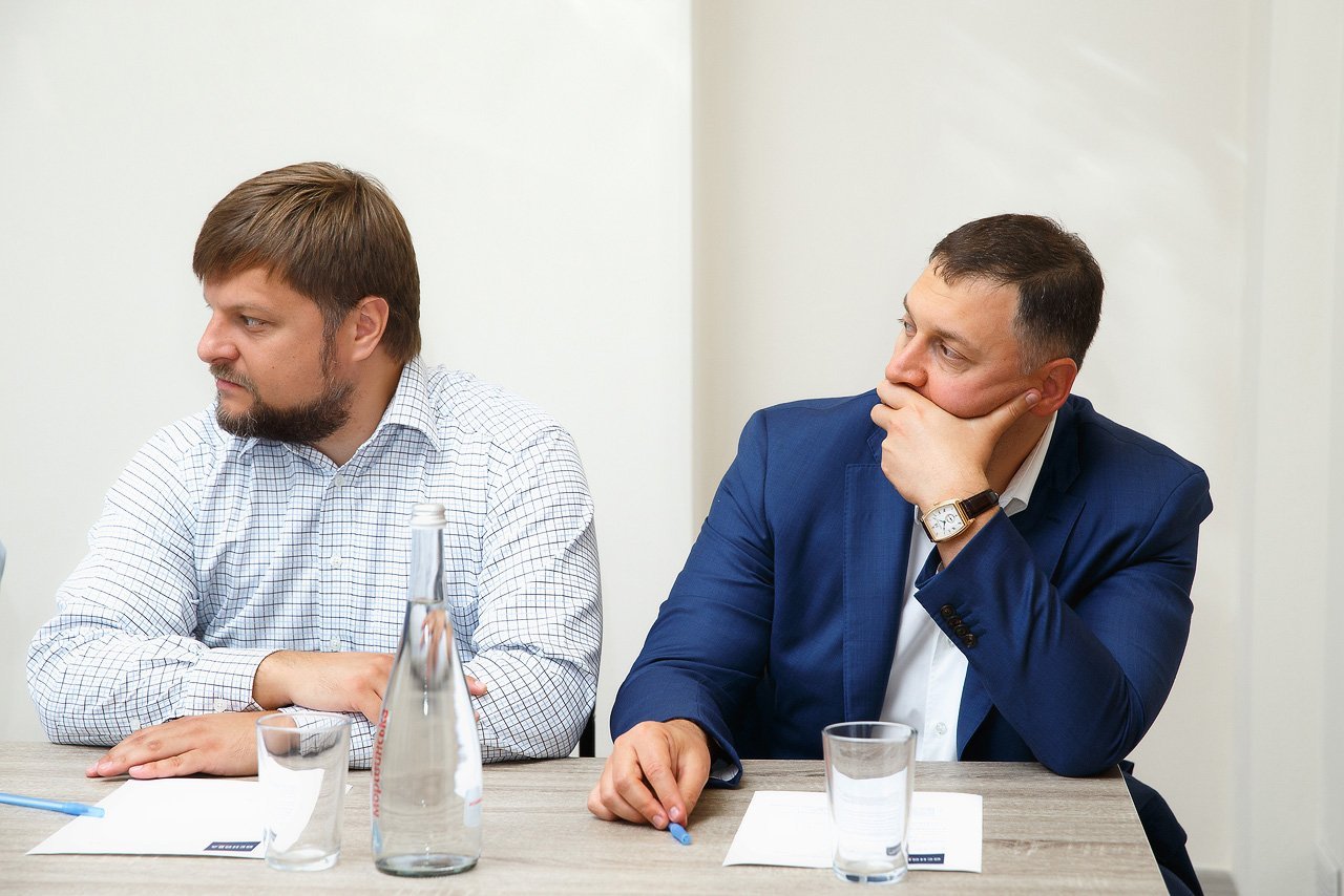 Первый заместитель председателя правления Конкорд банка Юрий Задоя и генеральный директор компании "Велта" Андрей Бродский