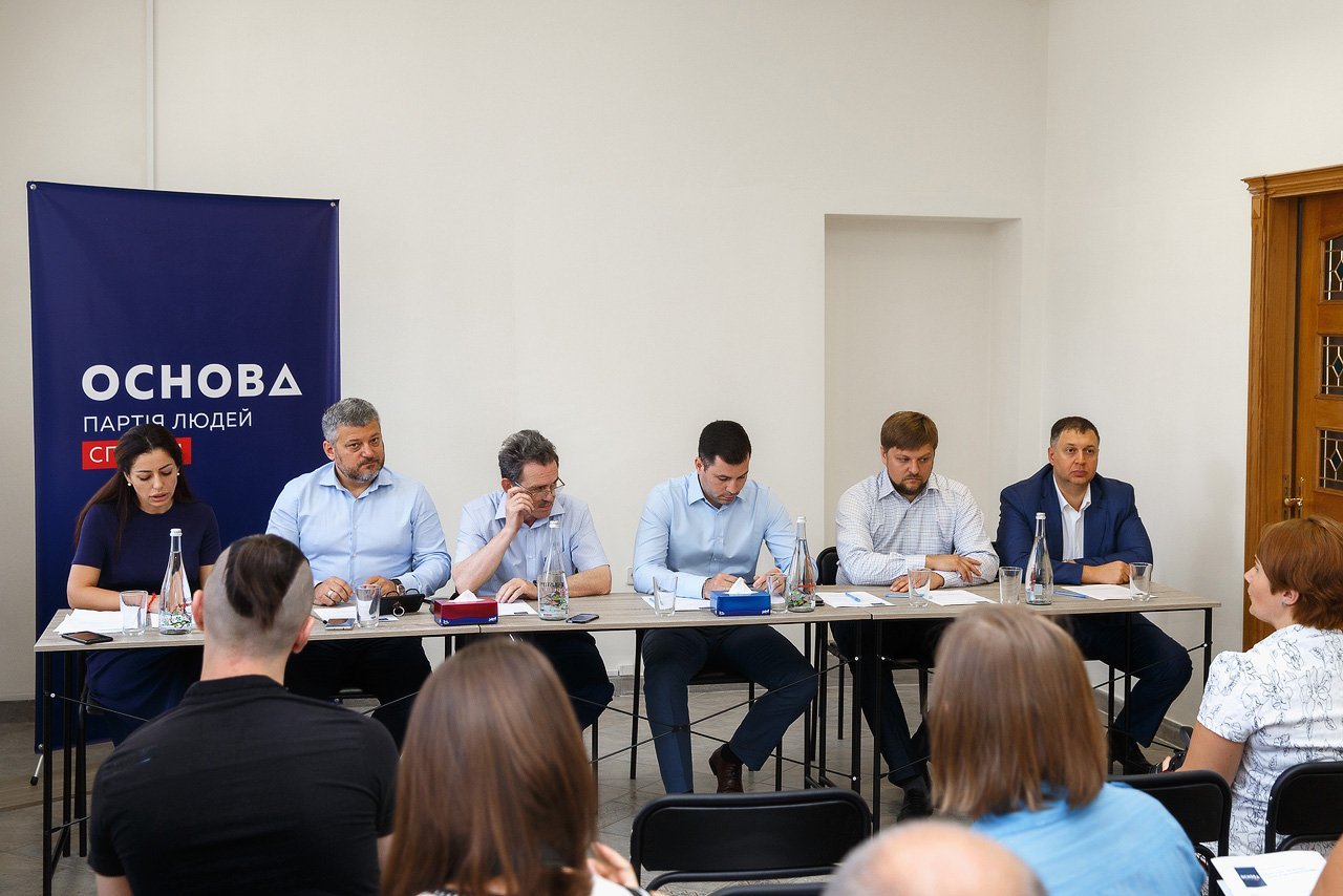 Спикеры во время стратегической сессии