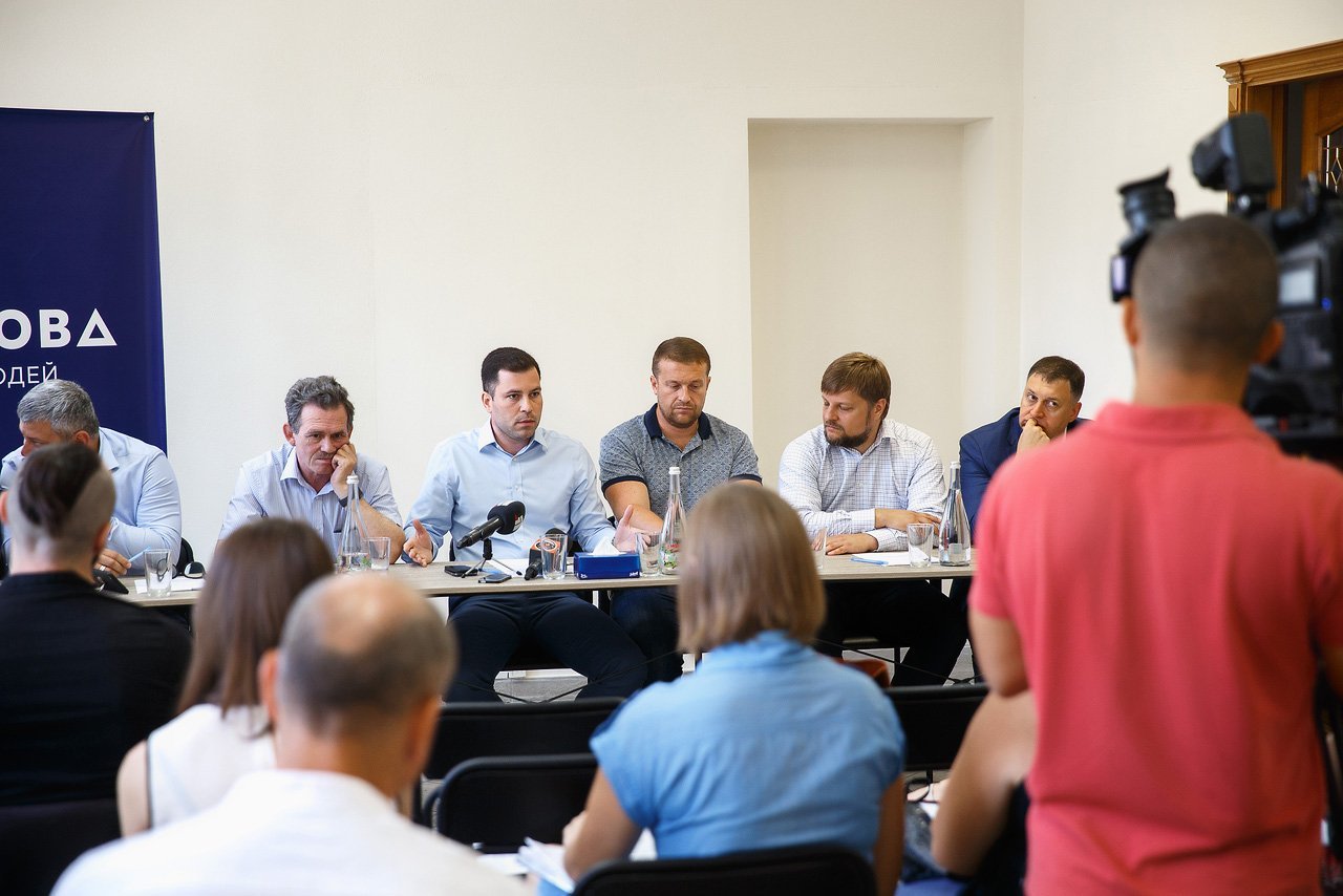 Сессия вызвала живой интерес у зрителей