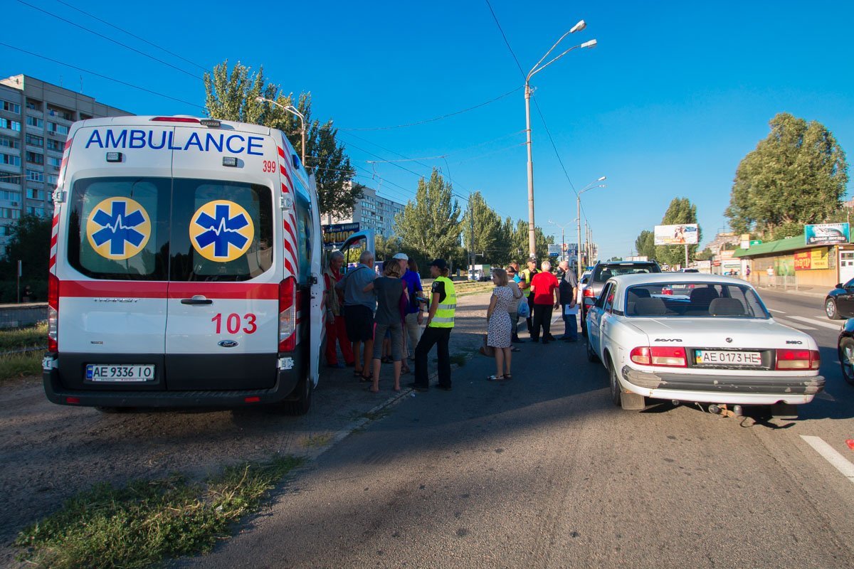 На место приехала скорая помощь На место приехала скорая помощь
