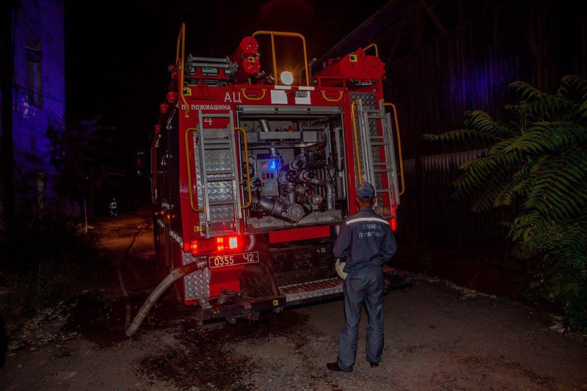 На борьбу с огнем направили несколько бригад 4 пожарно-спасательной части
