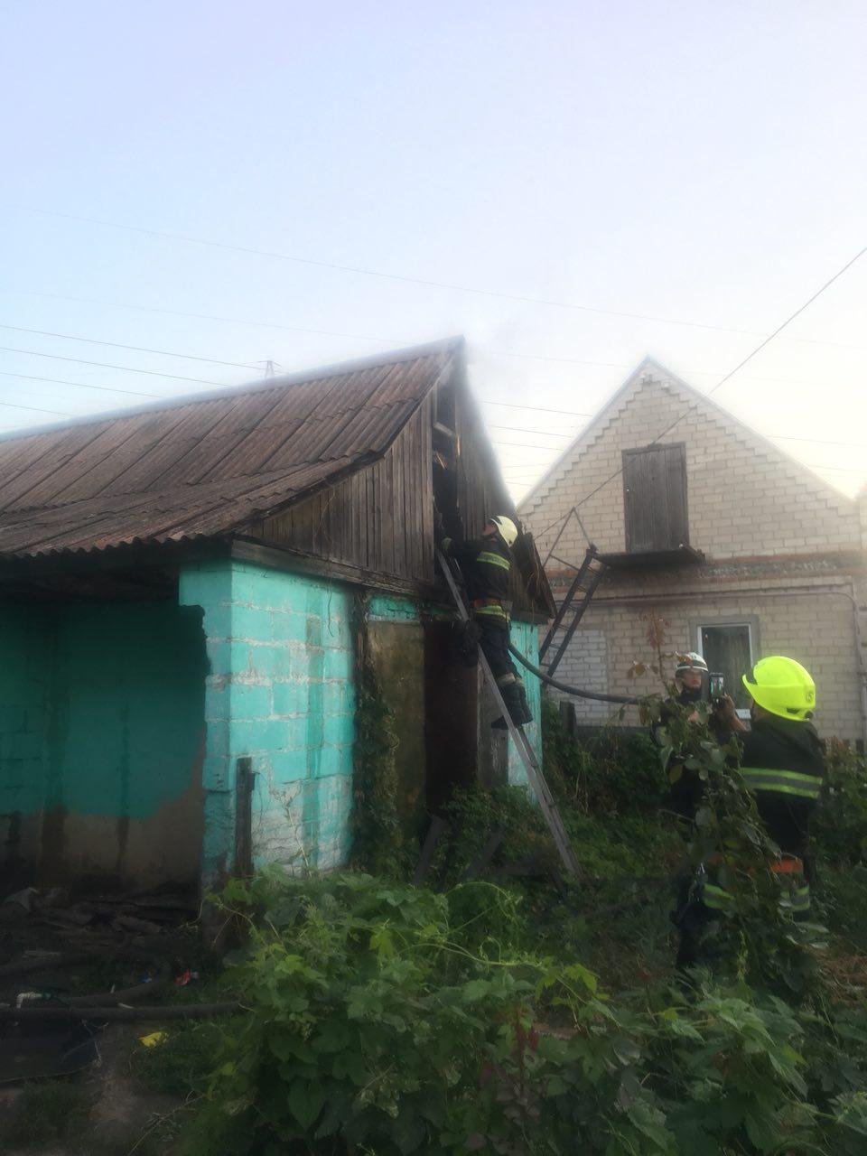 9 августа на улице Лихачева начался пожар во времянке частного дома 9 августа на улице Лихачева начался пожар во времянке частного дома