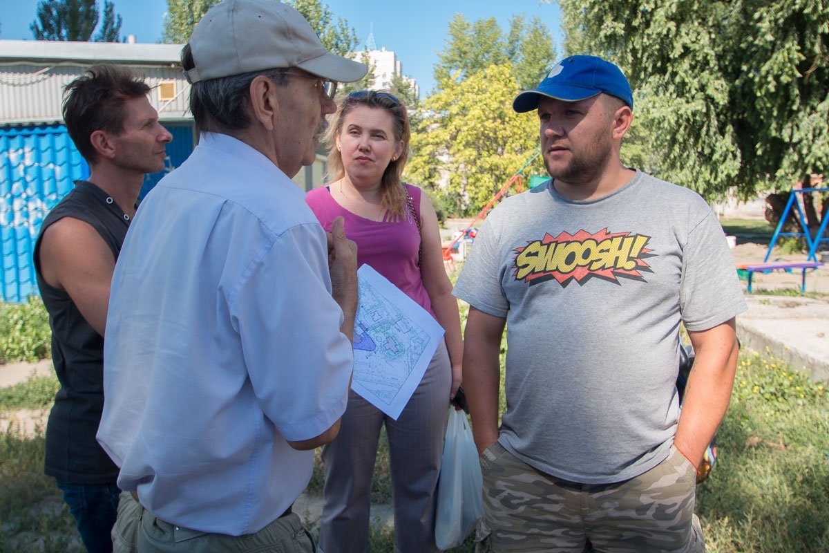 Люди вышли на переговоры с главным архитектором проекта 