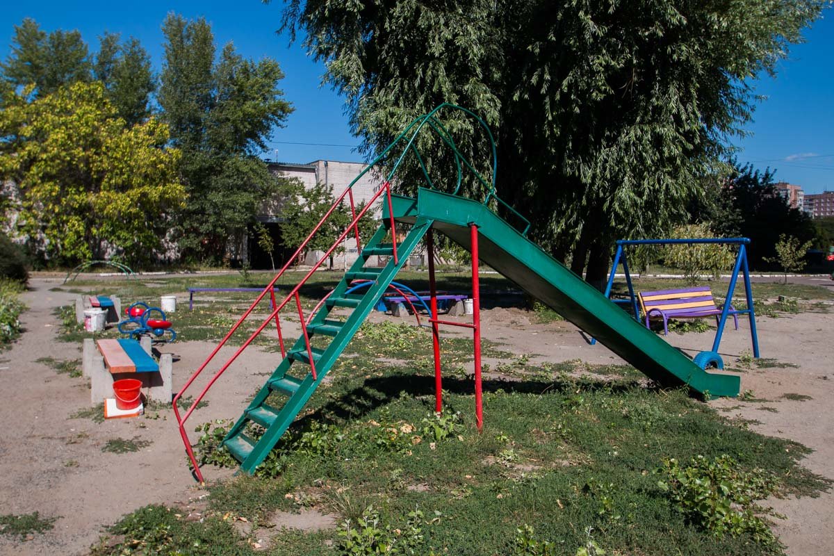 Детскую площадку предлагают заменить и перенести
