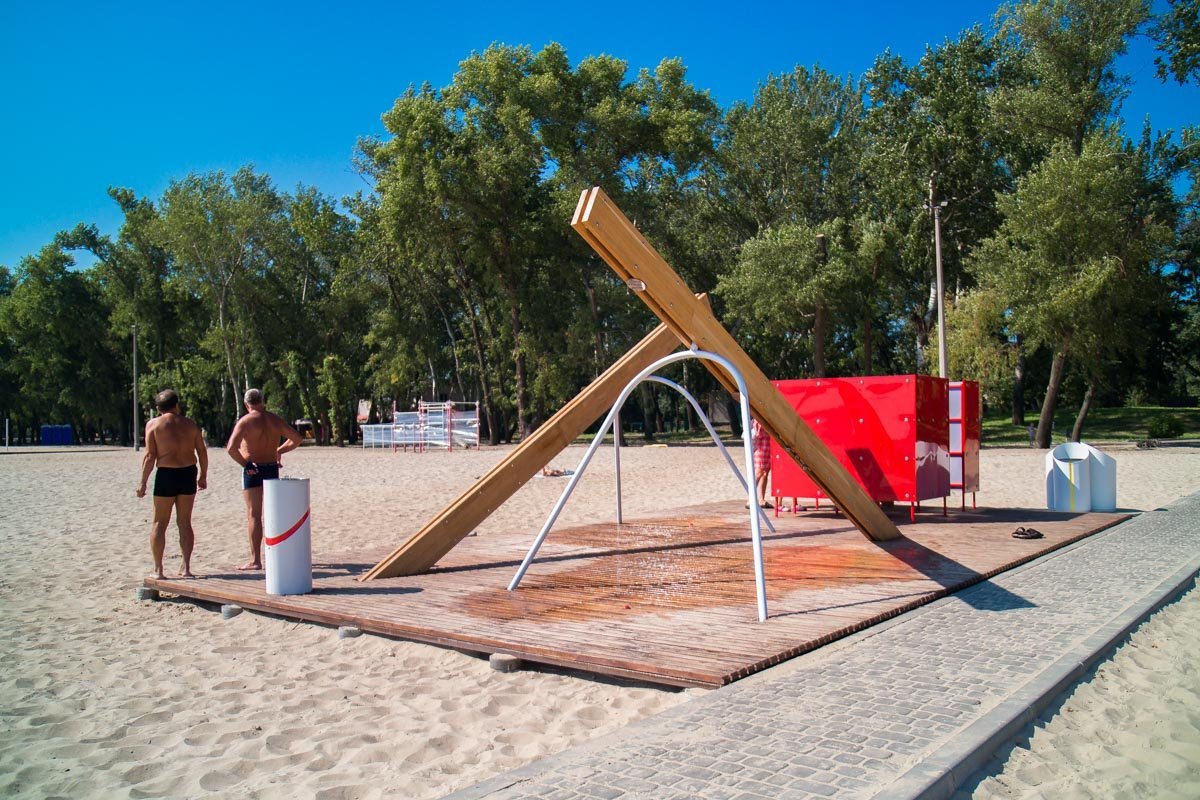 Под новым душем приятно ополоснуться после нескольких часов на жаре