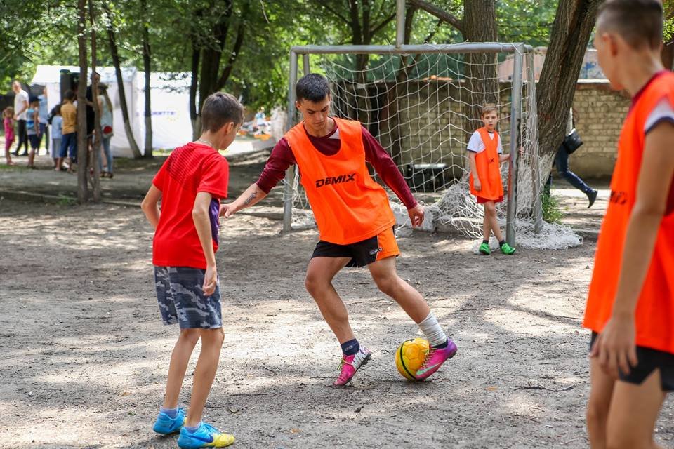 И потренироваться в футболе И потренироваться в футболе