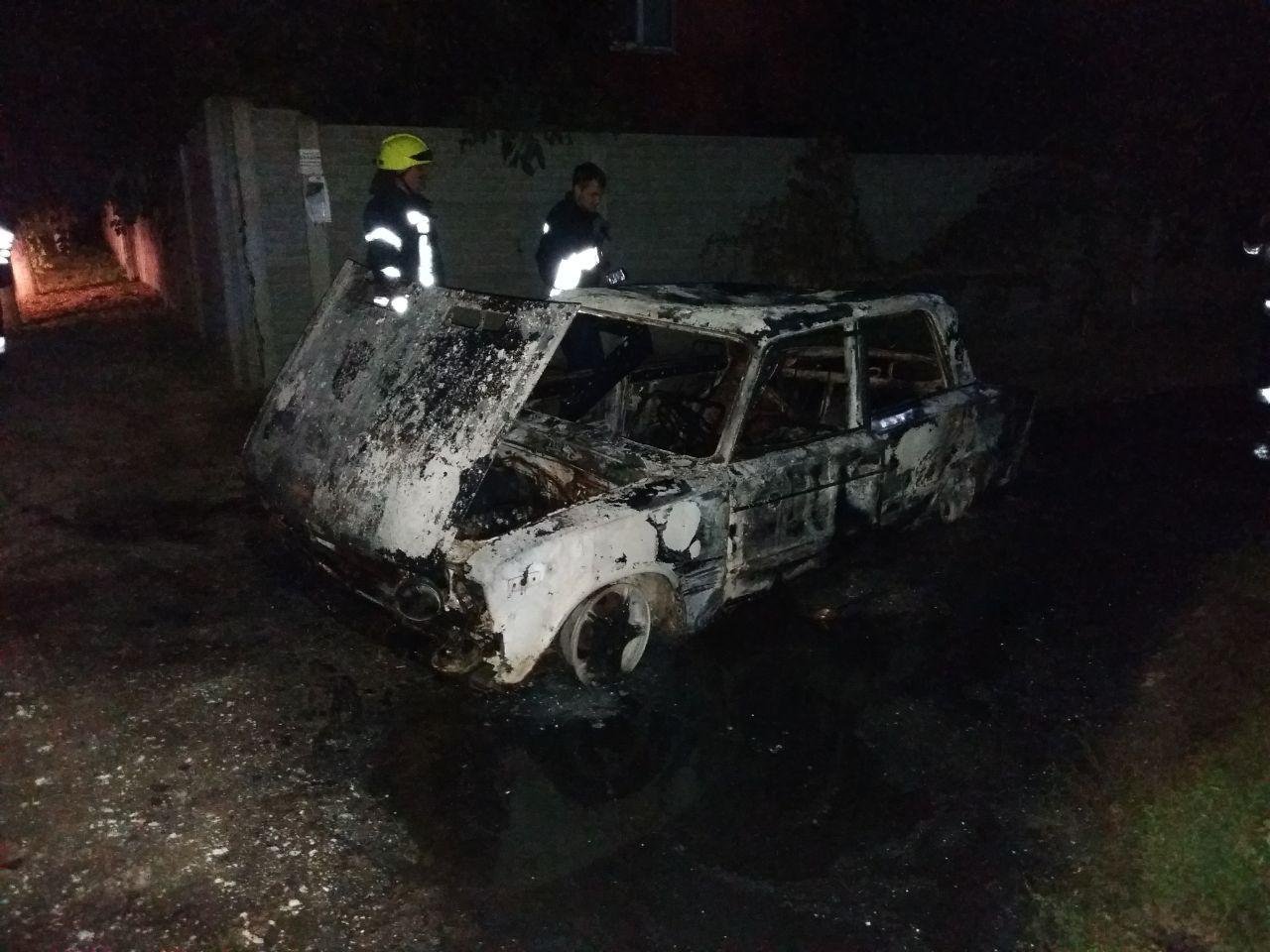 Пожар в автомобиле ликвидировали спасатели 3 пожарно-спасательной части Пожар в автомобиле ликвидировали спасатели 3 пожарно-спасательной части