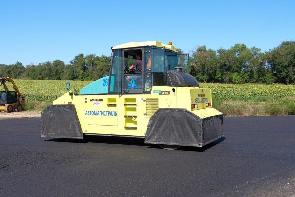 Строители работают без без выходных и праздников