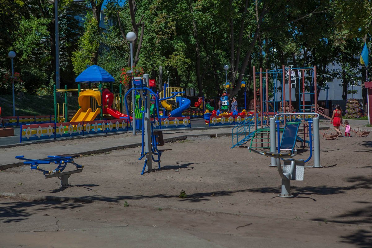 Для любителей здорового образа жизни существует спортплощадка Для любителей здорового образа жизни существует спортплощадка