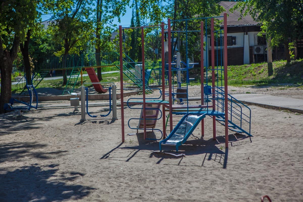 В парке появился чистый песок В парке появился чистый песок