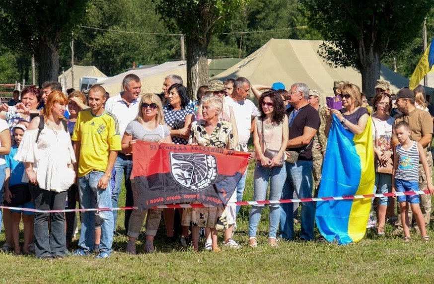 С нетерпением, гордостью и безграничной радостью ожидали встречи родные и друзья военных