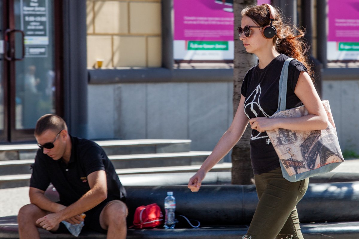 Ну и что, что жара, хочу - хожу в черном Ну и что, что жара, хочу - хожу в черном