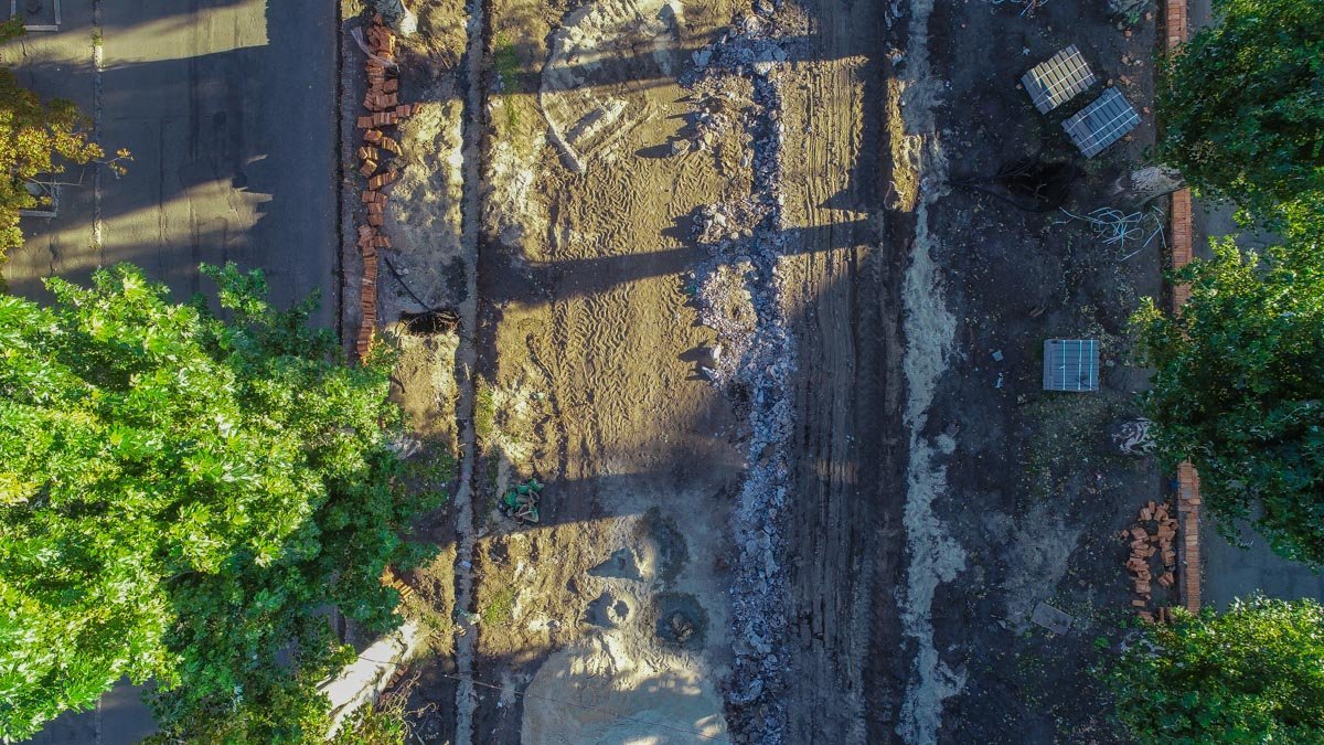 На Столярова сняли асфальт На Столярова сняли асфальт